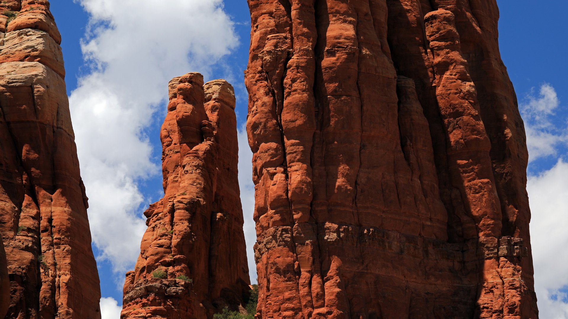 Sedona's red rock backdrop